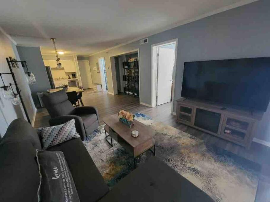 2022 Renovated 2-Bdrm Cozy, Lovely Condo W/Parking! ヒルトンヘッドアイランド エクステリア 写真