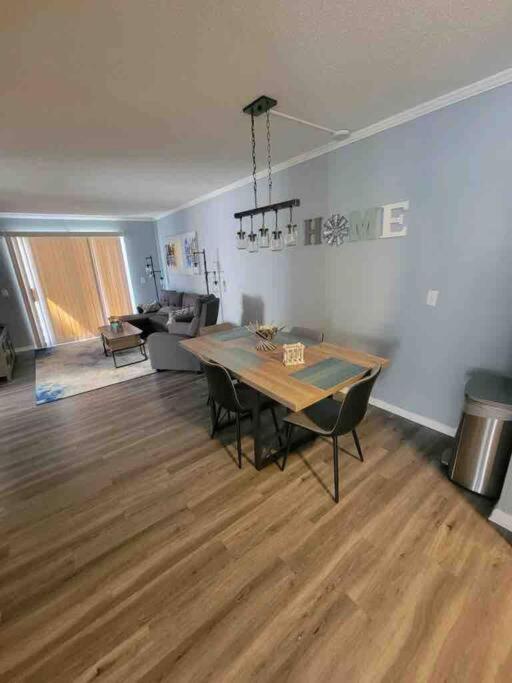 2022 Renovated 2-Bdrm Cozy, Lovely Condo W/Parking! ヒルトンヘッドアイランド エクステリア 写真