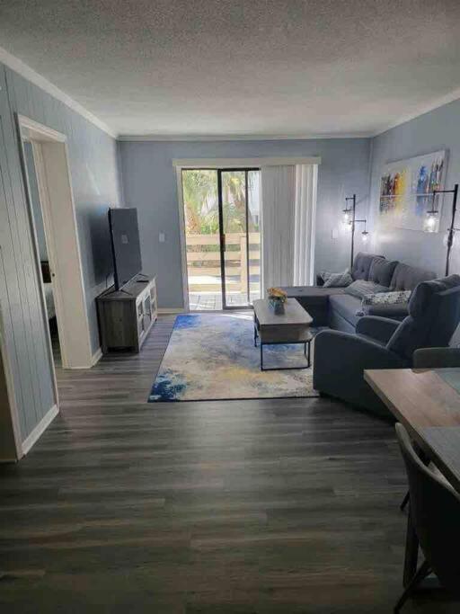 2022 Renovated 2-Bdrm Cozy, Lovely Condo W/Parking! ヒルトンヘッドアイランド エクステリア 写真